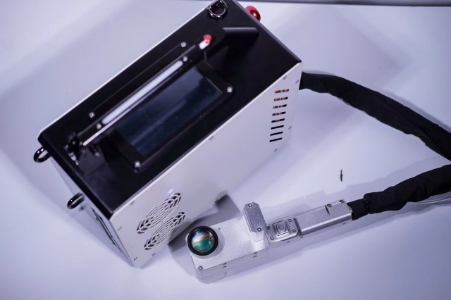 Backpack Type Portable Laser Cleaning Machine For Graffiti Paint And Oxide Removal
