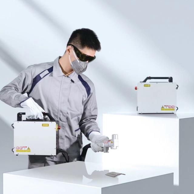 Backpack Type Portable Laser Cleaning Machine For Graffiti Paint And Oxide Removal